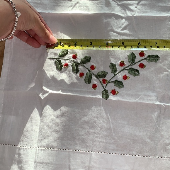 Christmas 🎄 ✨April Cornell Embroidered Cotton Tablecloth - Picture 6 of 8